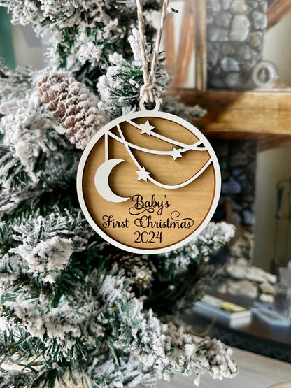 Baby's First Christmas Ornament: A Cherished Keepsake Stad Woodlands