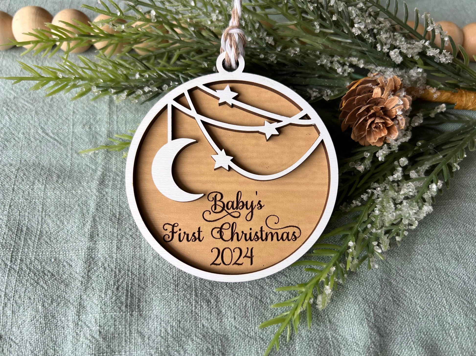 Baby's First Christmas Ornament: A Cherished Keepsake Stad Woodlands